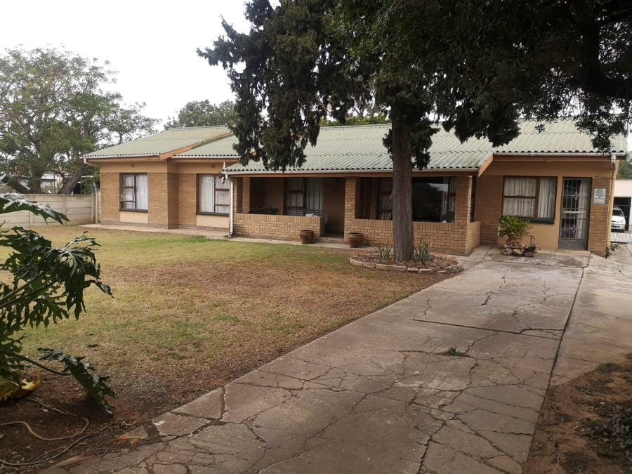 5 Bedroom Property for Sale in Despatch Central Eastern Cape